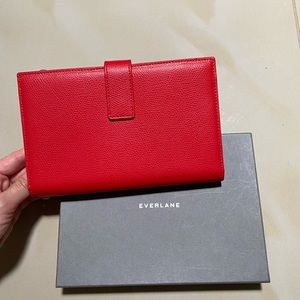Everlane Traveler Wallet